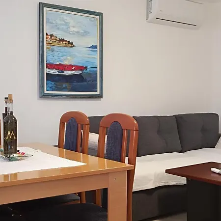 Βίλα Maslina Komarna